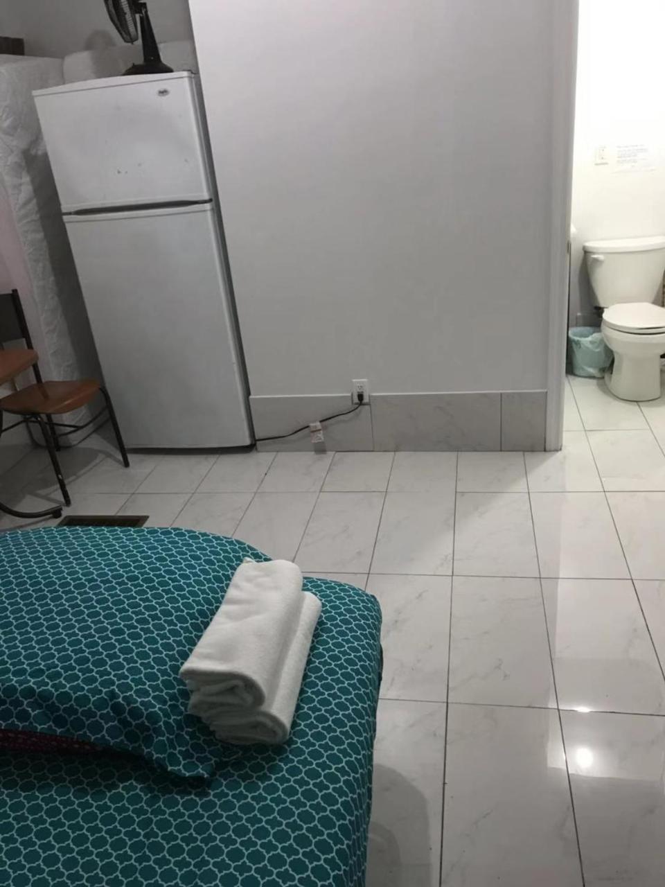 Monthly University Apartment-Elizabeth Toronto Exterior foto